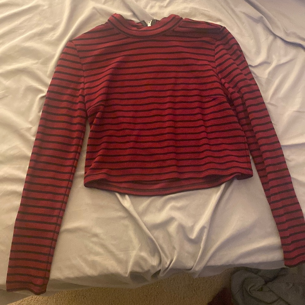 Forever 21 red and black turtle neck crop top